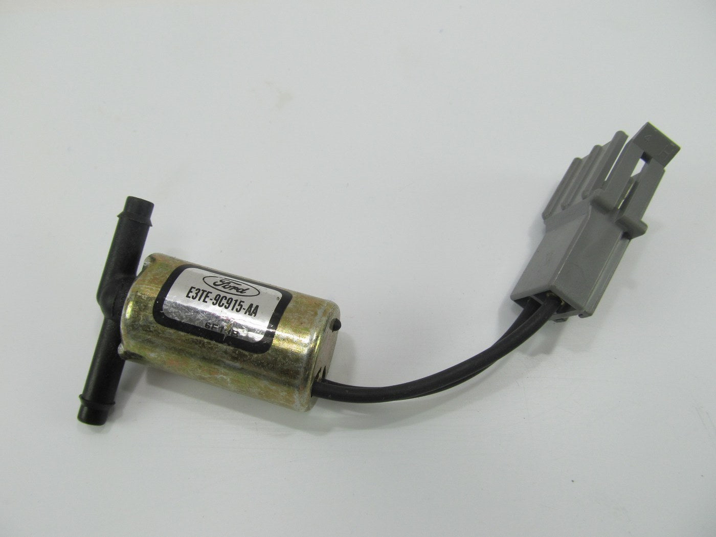 NEW - OUT OF BOX - OEM Ford E3TE-9C915-AA Vapor Canister Purge Valve