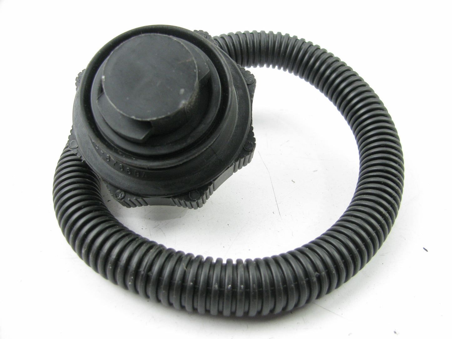 NEW OUT OF BOX - OEM Ford E3ZE-6766-BA Engine Crankcase Breather Cap