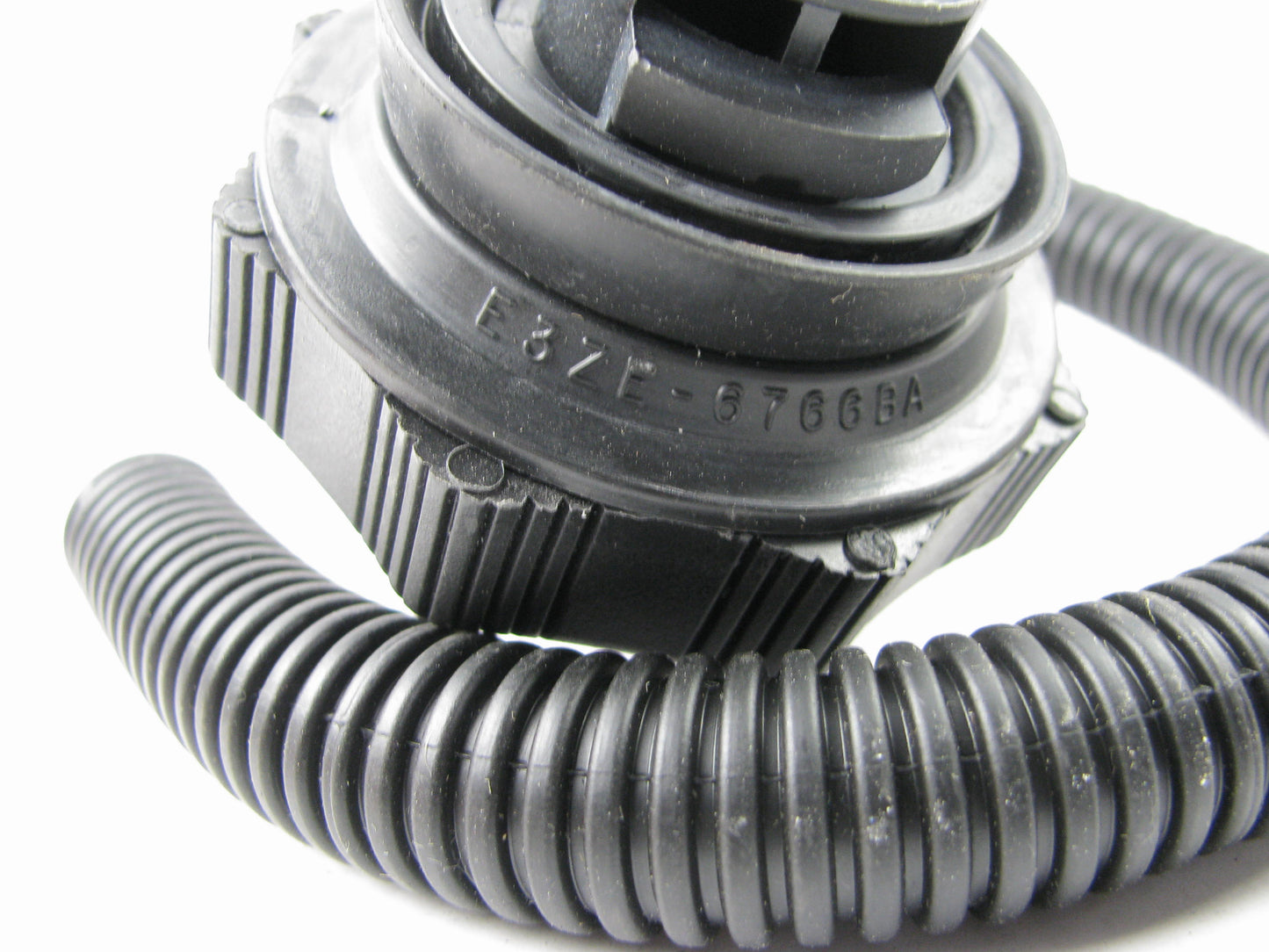 NEW OUT OF BOX - OEM Ford E3ZE-6766-BA Engine Crankcase Breather Cap