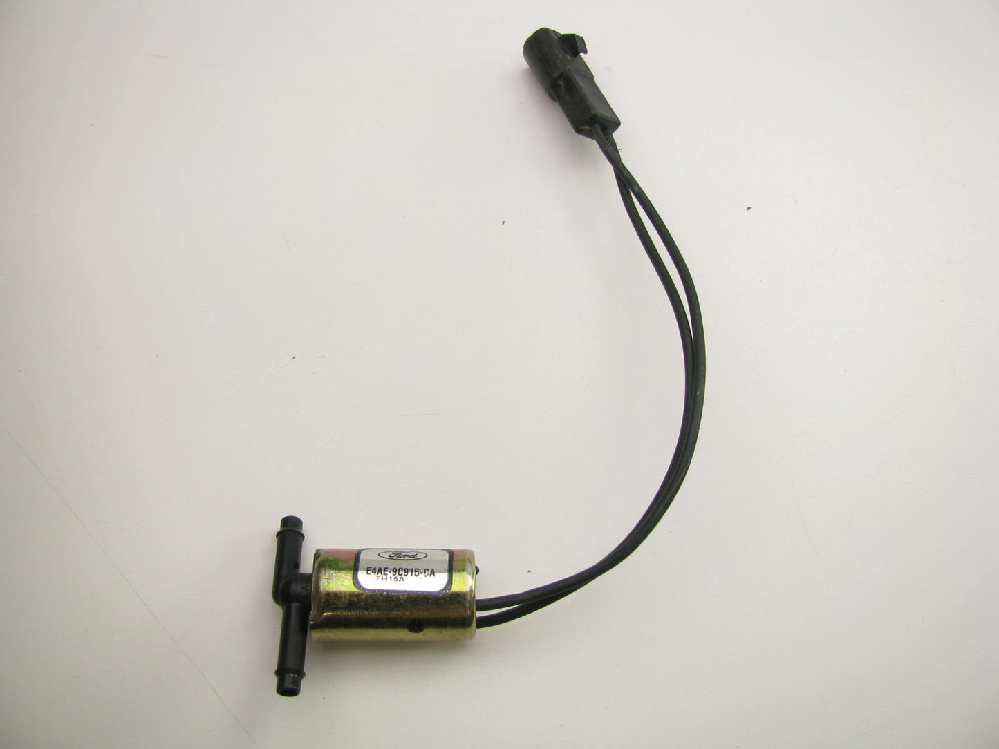 NEW UNBOXED OEM Ford E4AE-9C915-CA Vapor Canister Purge Valve