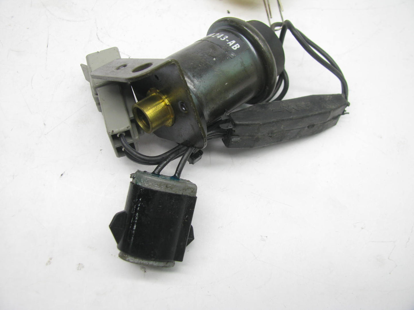 NEW UNBOXED OEM Ignition Barometric Pressure Switch Ford # E4DE-12A243-AB