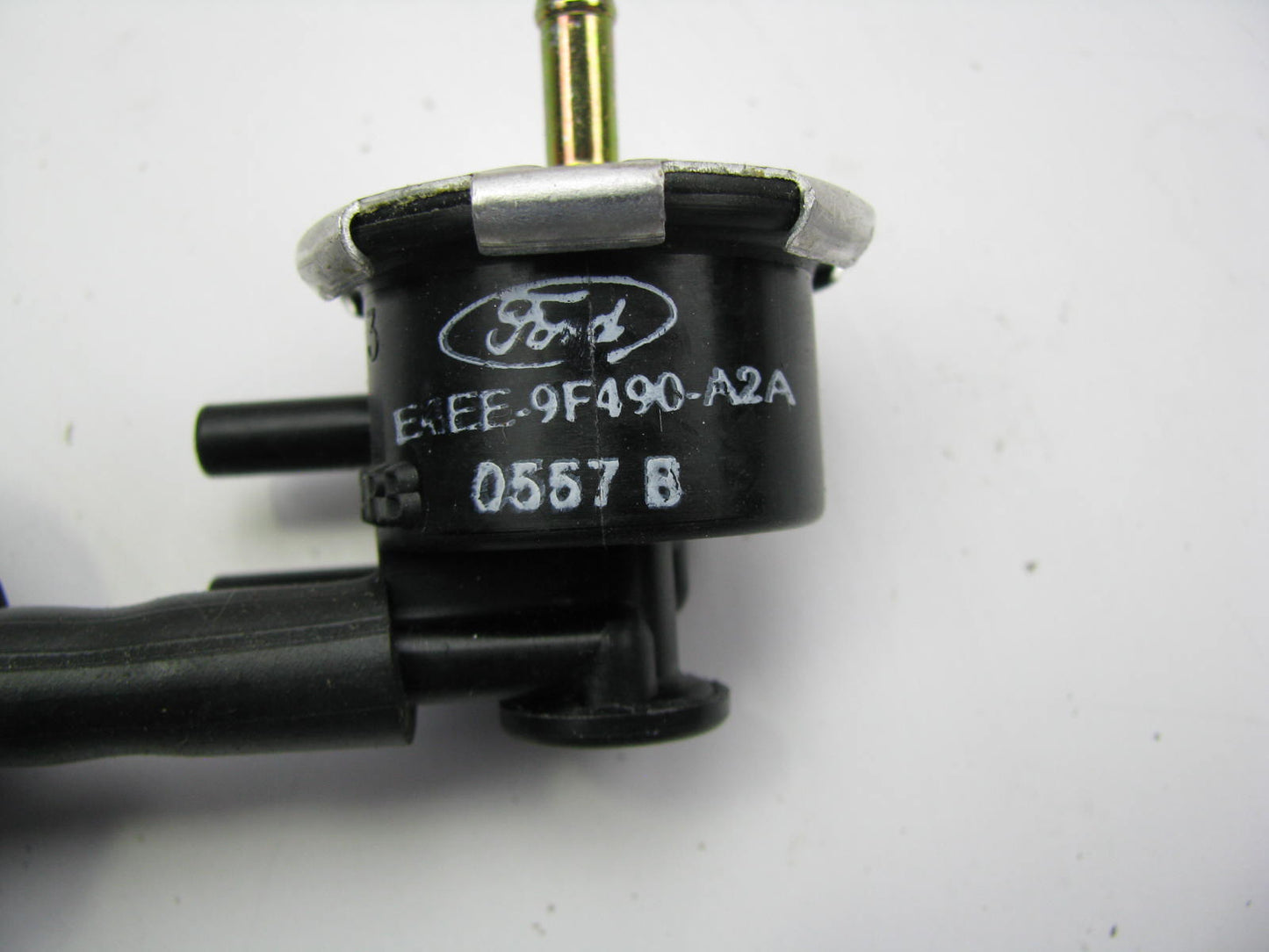 NEW - OUT OF BOX - OEM FORD E4EE-9F490-A2A Emissions Vacuum Regulator Valve