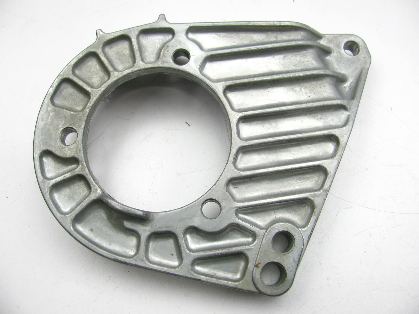 NEW OUT OF BOX - E4ZC-3C511-AA Power Steering Pump Bracket 84-86 Mustang 3.8L V6