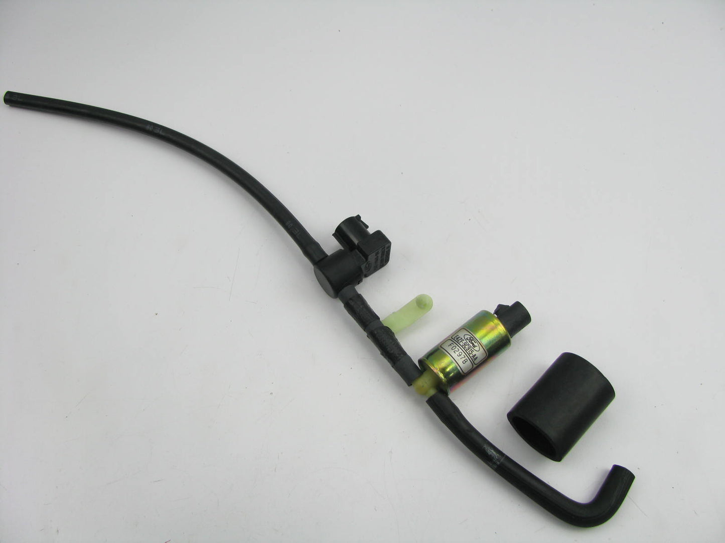 NEW - OUT OF BOX - OEM Ford E4ZF-9C915-AA Vapor Canister Purge Valve With Hose