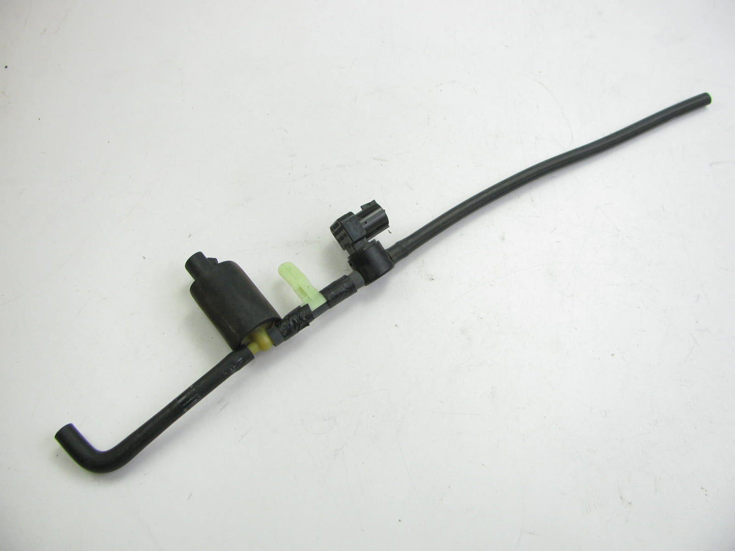 NEW - OUT OF BOX - OEM Ford E4ZF-9C915-AA Vapor Canister Purge Valve With Hose