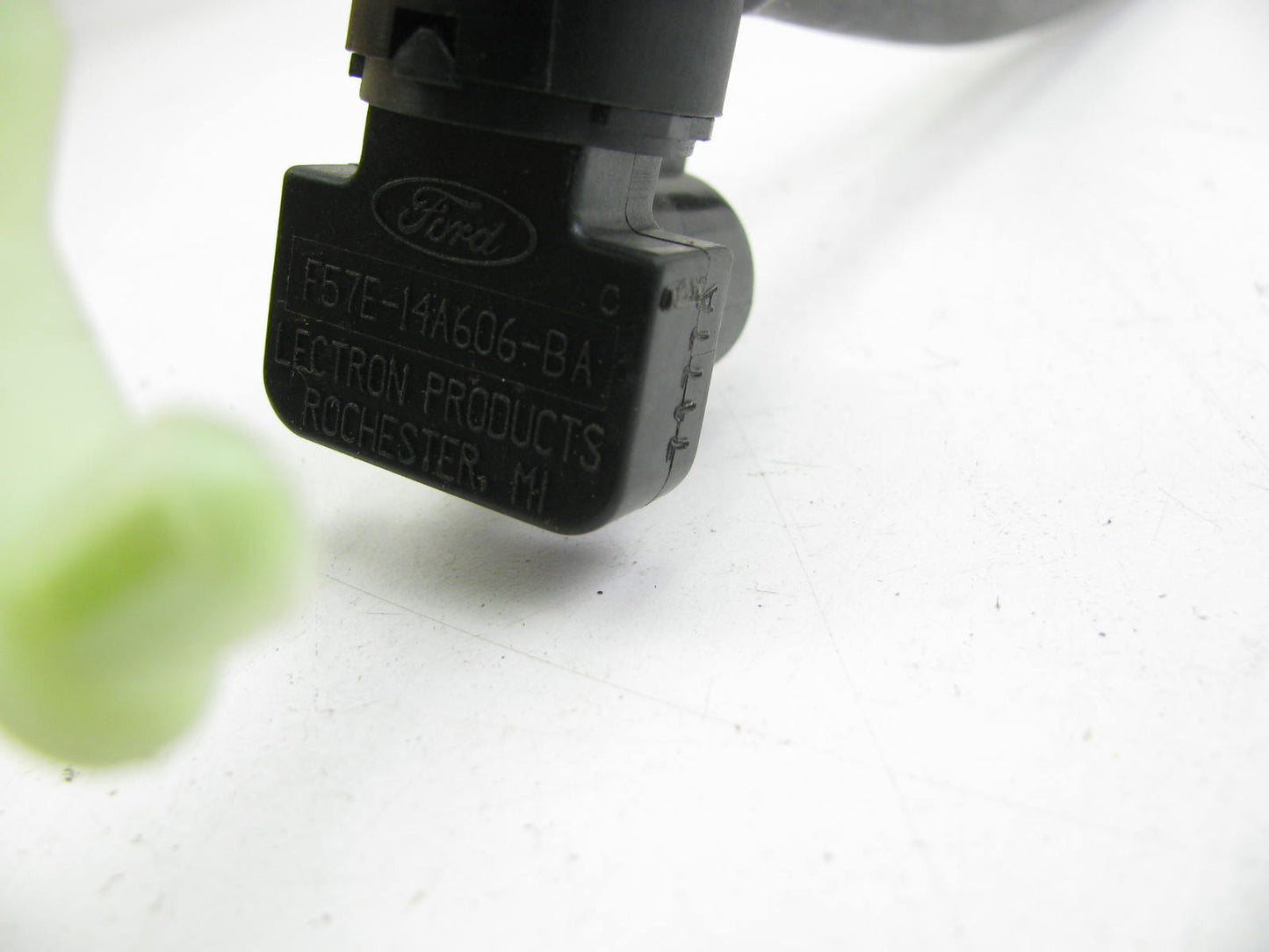 NEW - OUT OF BOX - OEM Ford E4ZF-9C915-AA Vapor Canister Purge Valve With Hose