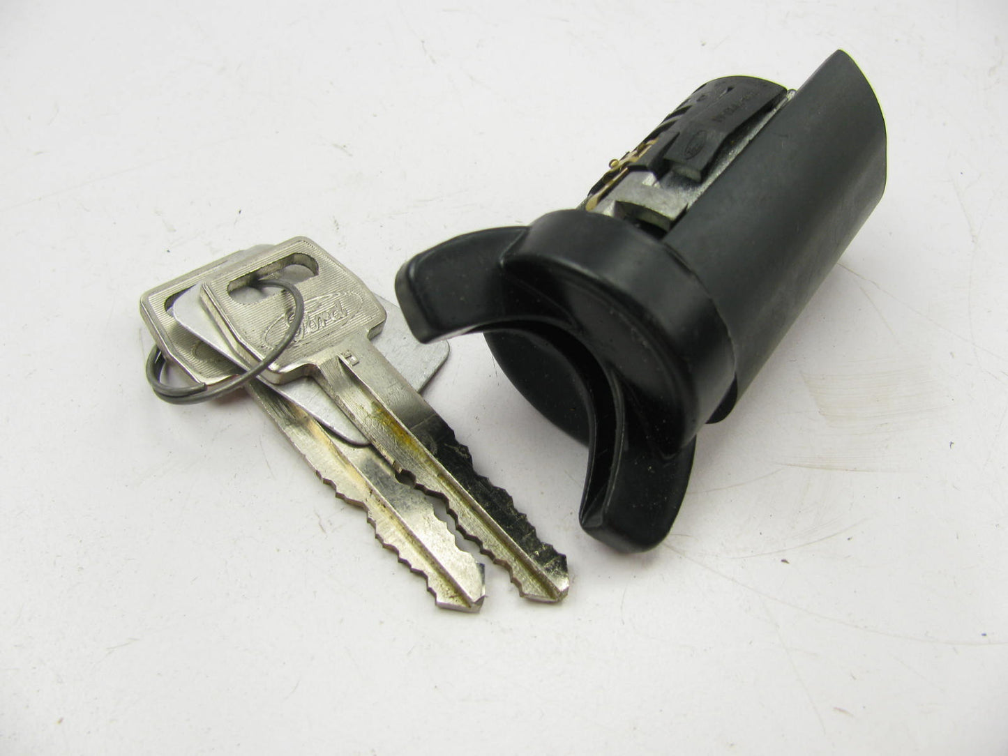 NEW - OUT OF BOX - OEM Ford E7LB-11A127-AA Ignition Lock Cylinder With 2 Keys
