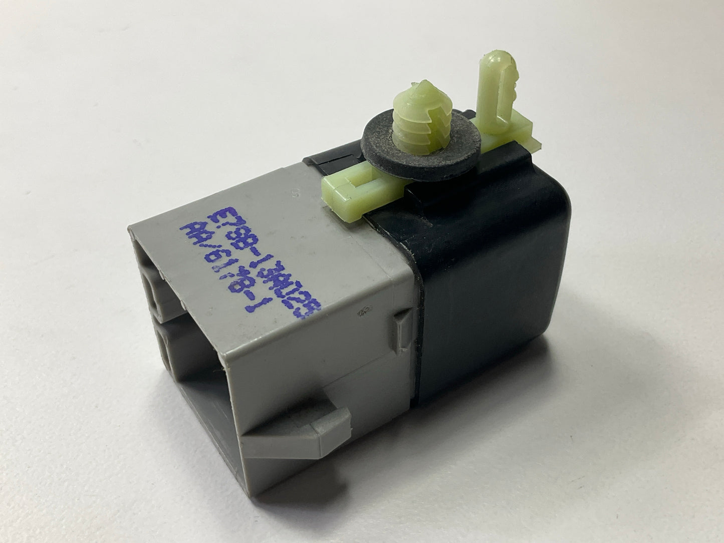 NEW - OUT OF BOX - OEM FORD E7SB-13A025-AA Headlight Headlamp Dimmer Relay