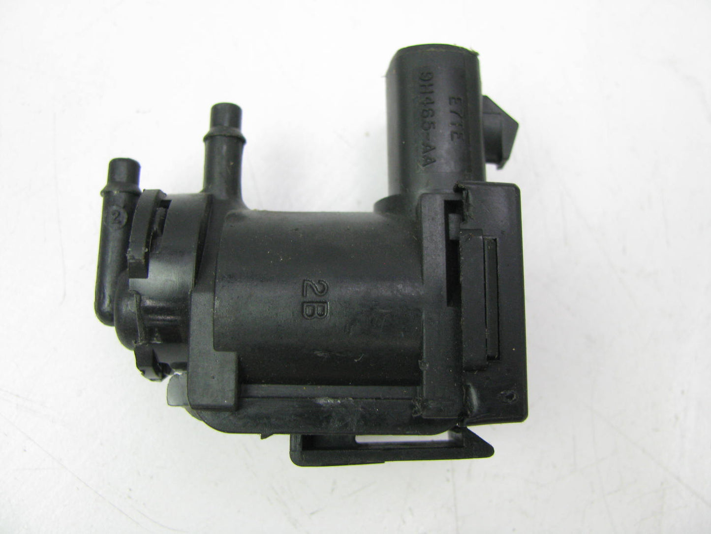 NEW - OUT OF BOX - OEM Ford E7TE-9H465-AA Vapor Canister Purge Vacuum Valve
