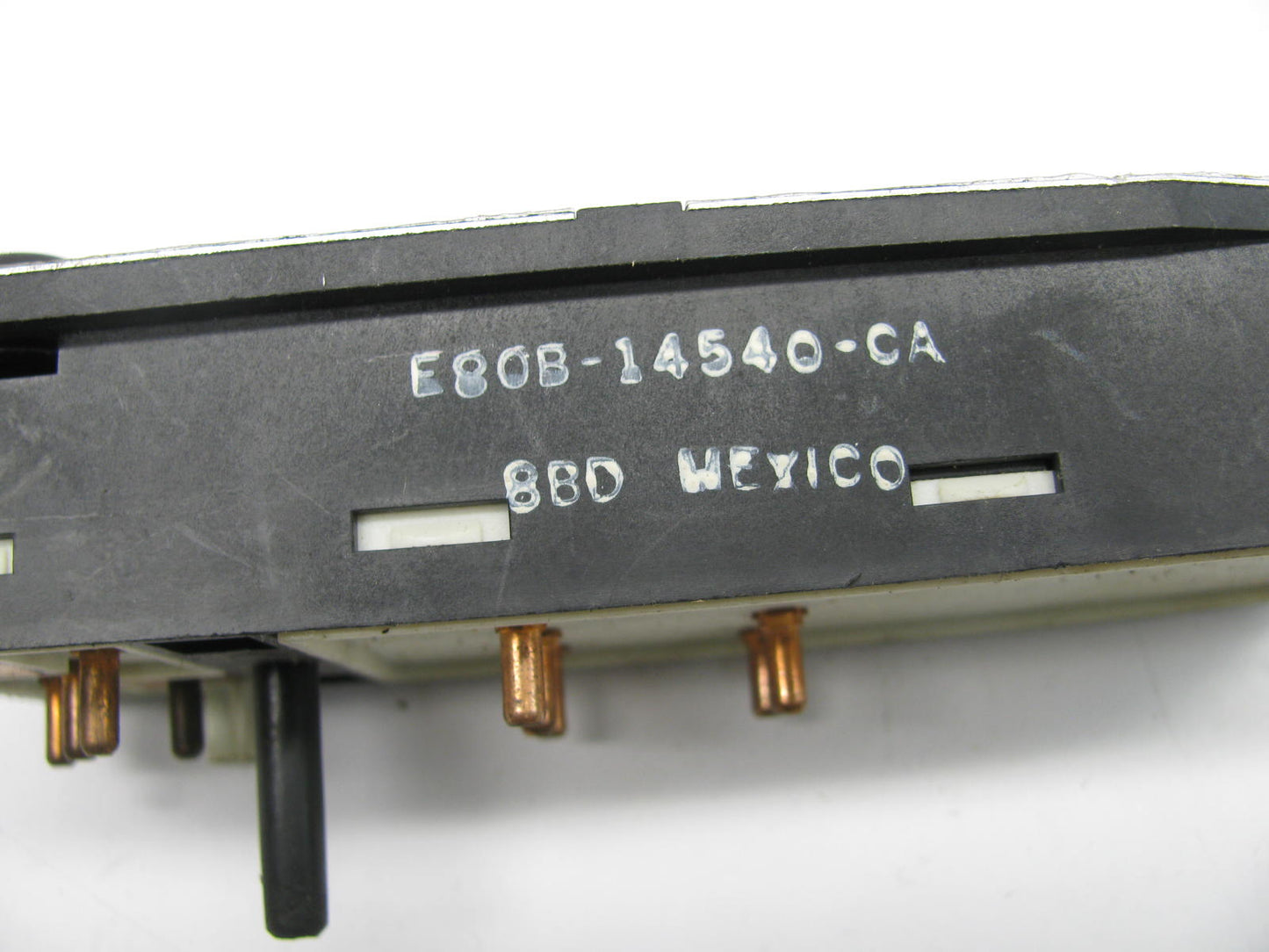 NEW - OUT OF BOX E80B-14540-CA Front Right Door Lock Switch 1988-89 Continental
