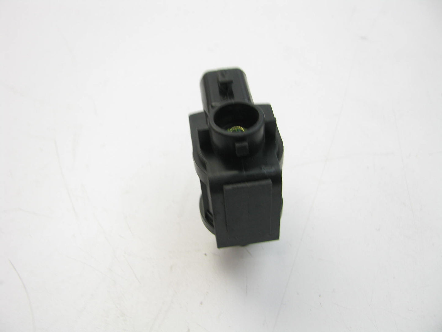 NEW - Out Of Box E8AE-9H465-BA Vacuum Solenoid Valve / Locking Hub Solenoid