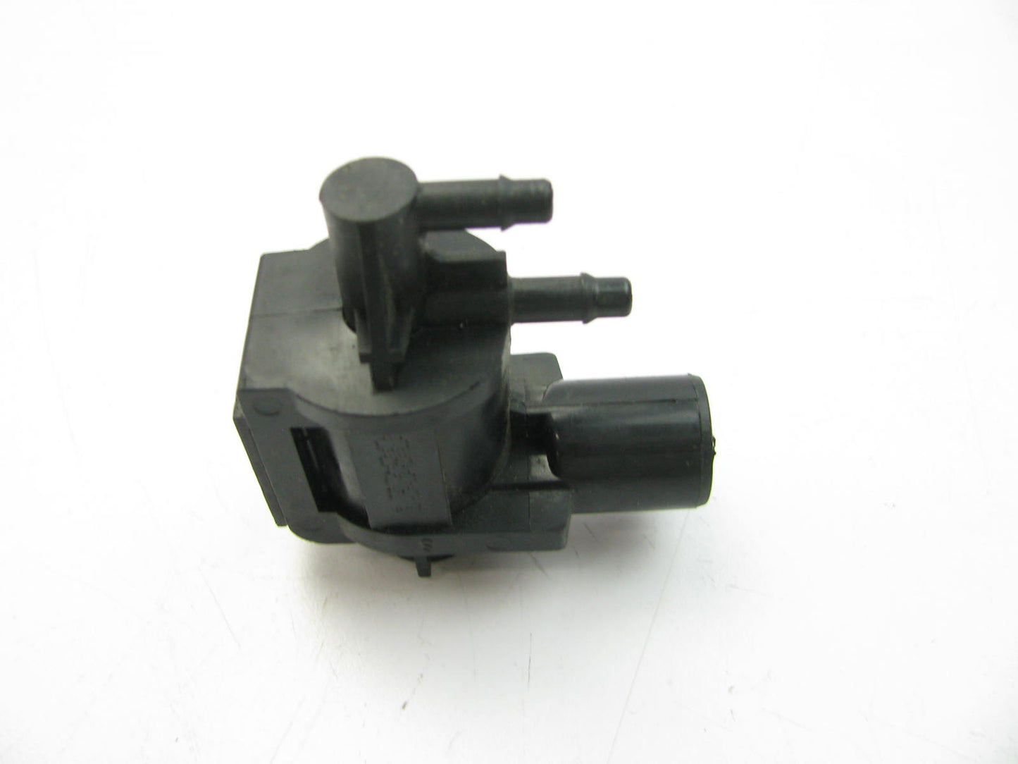 NEW - Out Of Box E8AE-9H465-BA Vacuum Solenoid Valve / Locking Hub Solenoid
