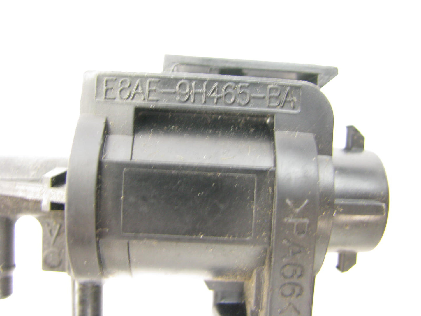 NEW - Out Of Box E8AE-9H465-BA Vacuum Solenoid Valve / Locking Hub Solenoid