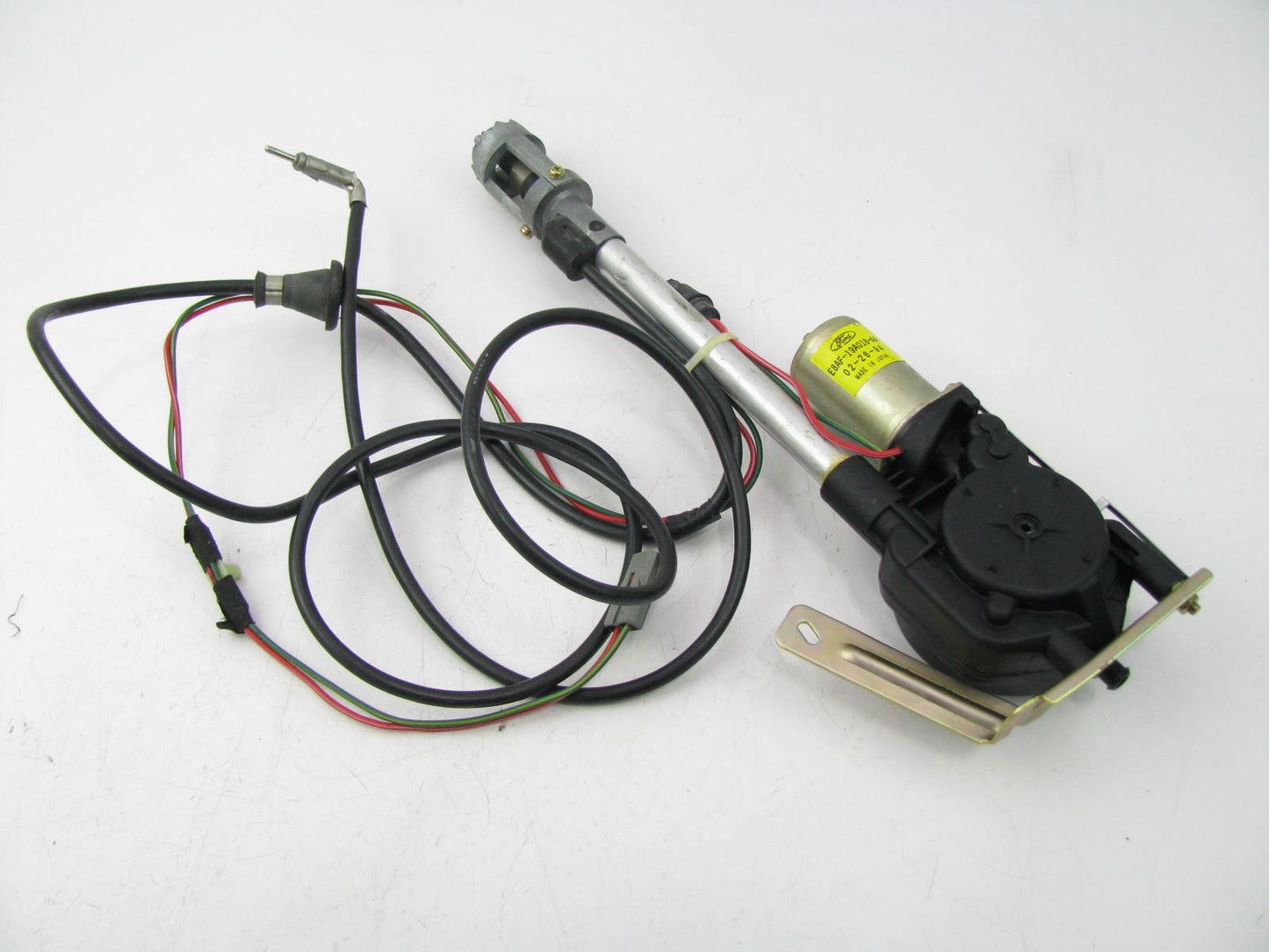 NEW - OUT OF BOX - OEM Ford E8AF-19A018-AA Power Antenna 1988-91 LTD Crown Vic
