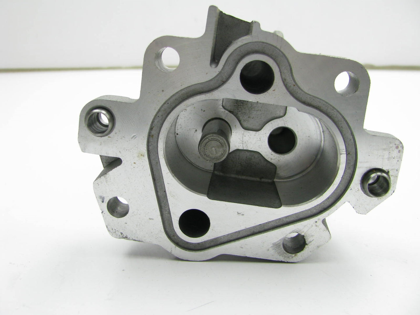 NEW - OUT OF BOX - OEM Ford E8DE-6604-AA Oil Pump BODY (NO GEARS)