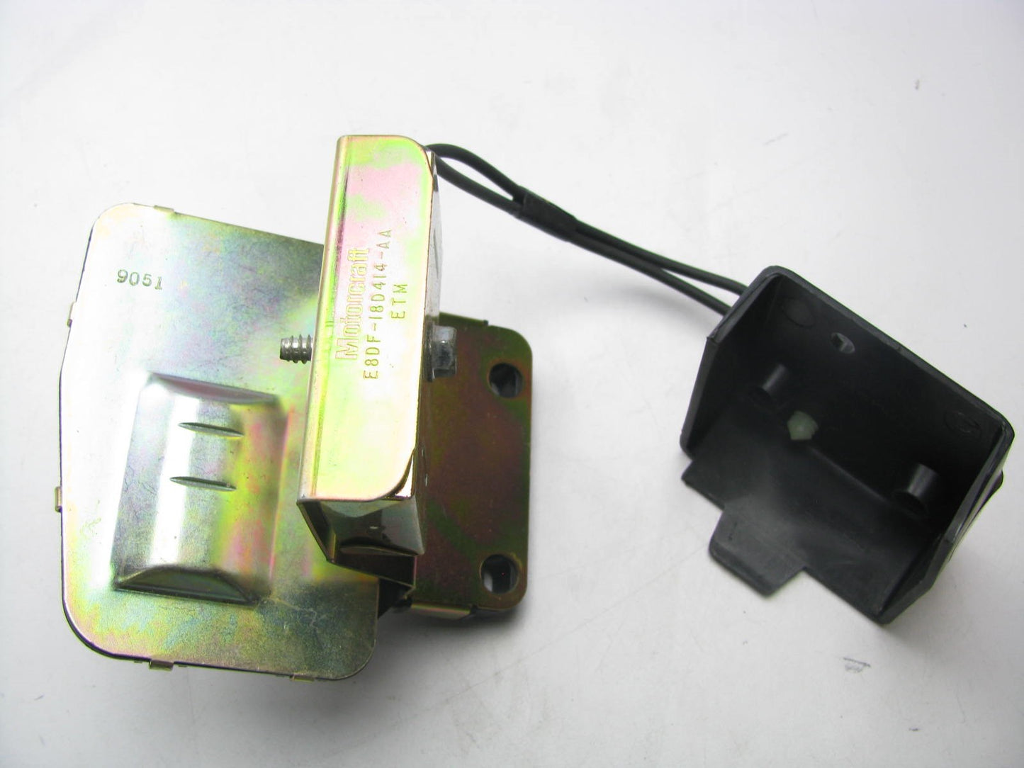 NEW - OUT OF BOX - OEM Ford E8DF-18D414-AA Heated Windshield Glass Relay