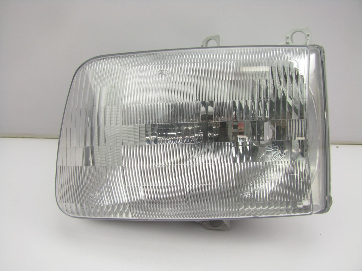 NEW - Out Of Box E8HZ-13007-B-HOLE Front Left Headlight 1988-1990 Ford LA-LTA900