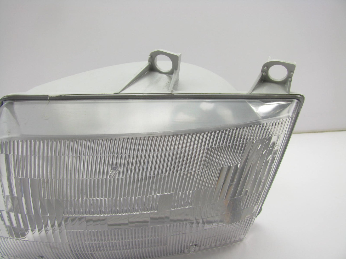 NEW - Out Of Box E8HZ-13007-B-HOLE Front Left Headlight 1988-1990 Ford LA-LTA900