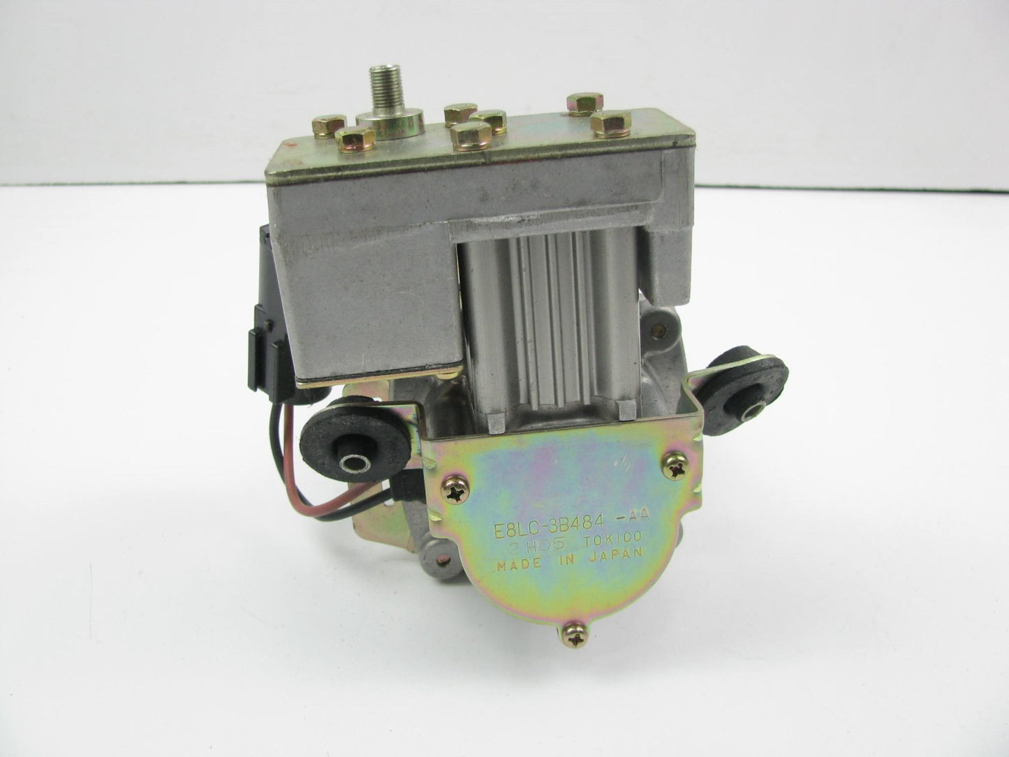 NEW - OUT OF BOX - OEM Ford E8LC-3B484-AA  Air Ride Compressor Pump
