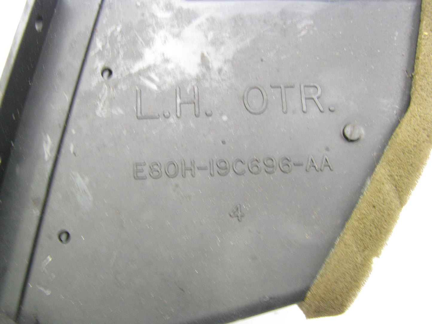 NEW - OUT OF BOX FORD E8OH-19C696-AA Left A/C Air Register Vent 1988 Continental