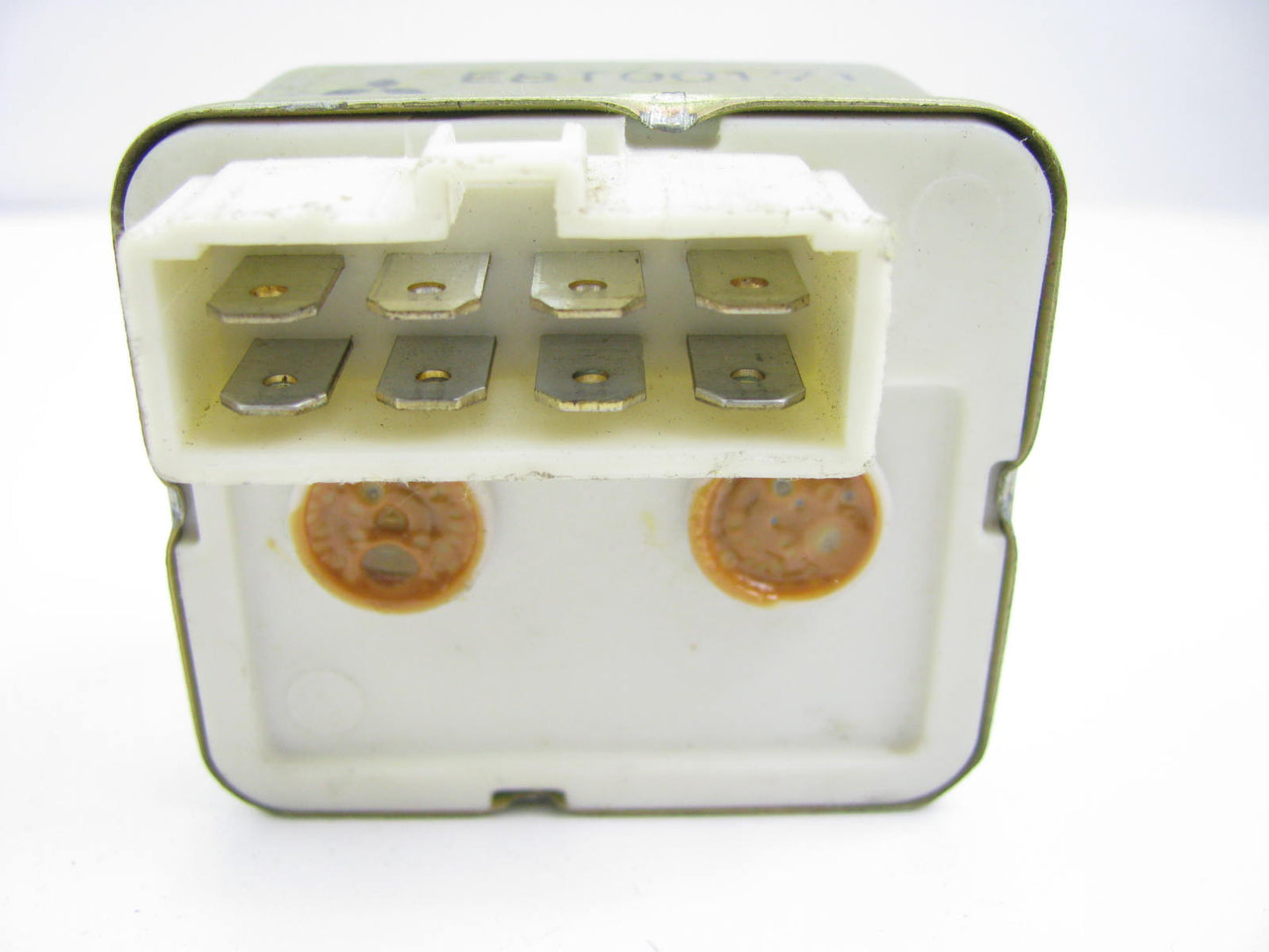 NEW - OUT OF BOX MITSUBISHI E8T00171 Powertrain Control Module Relay - MB906017