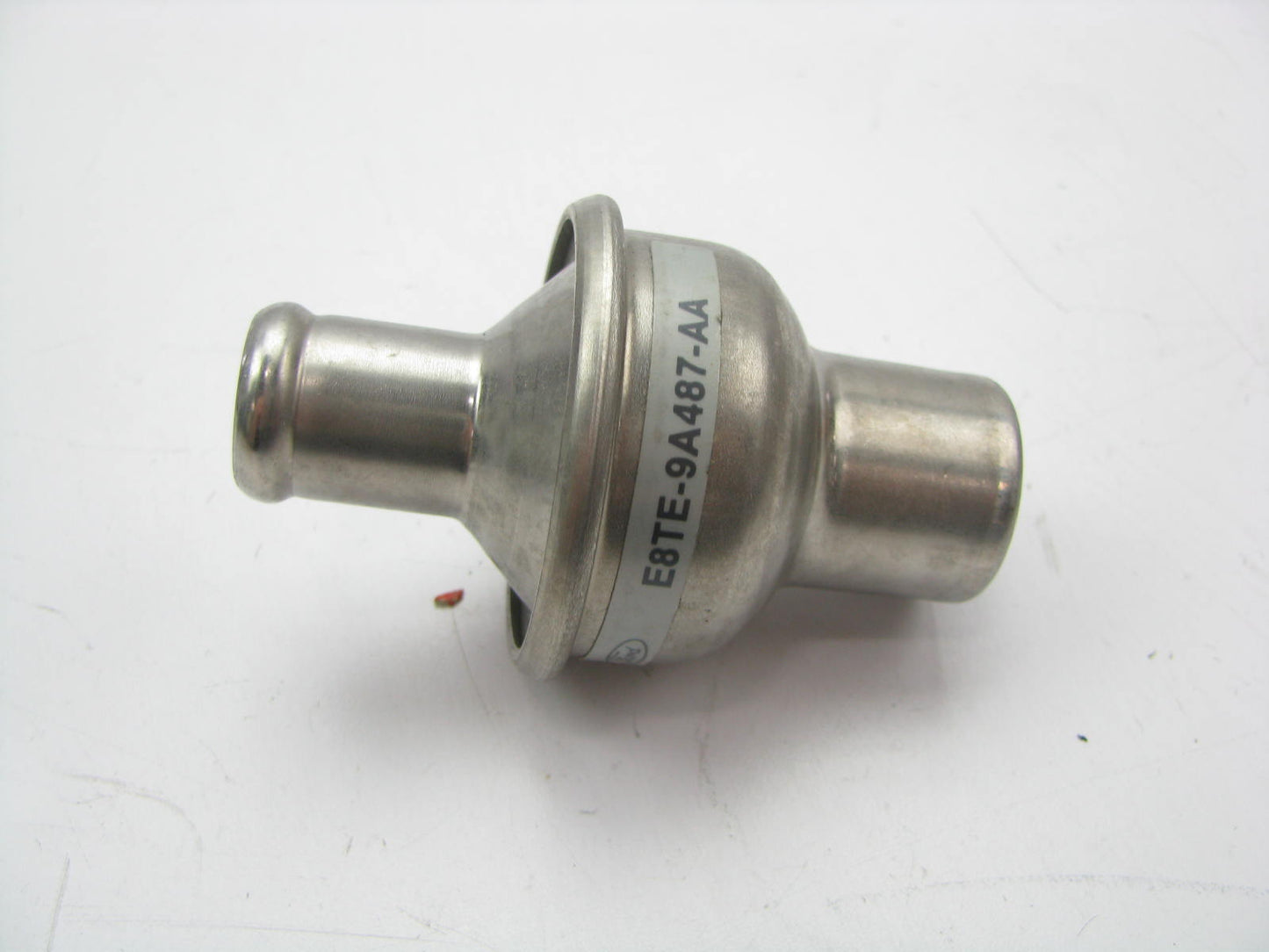 NEW - OUT OF BOX FORD E8TE-9A487-AA Smog Air Pump Check Valve E7TZ9A487E