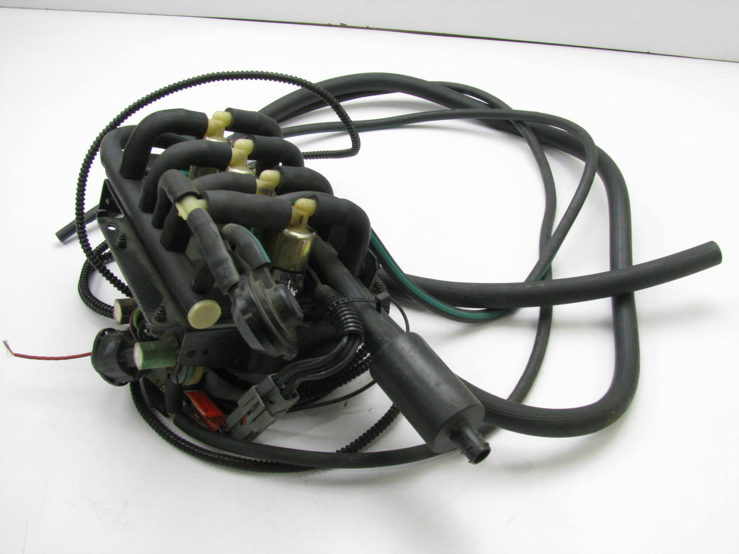 UNBOXED FORD E8UE-9F701-AA Carburetor Altitude Compensator Hose & Connector