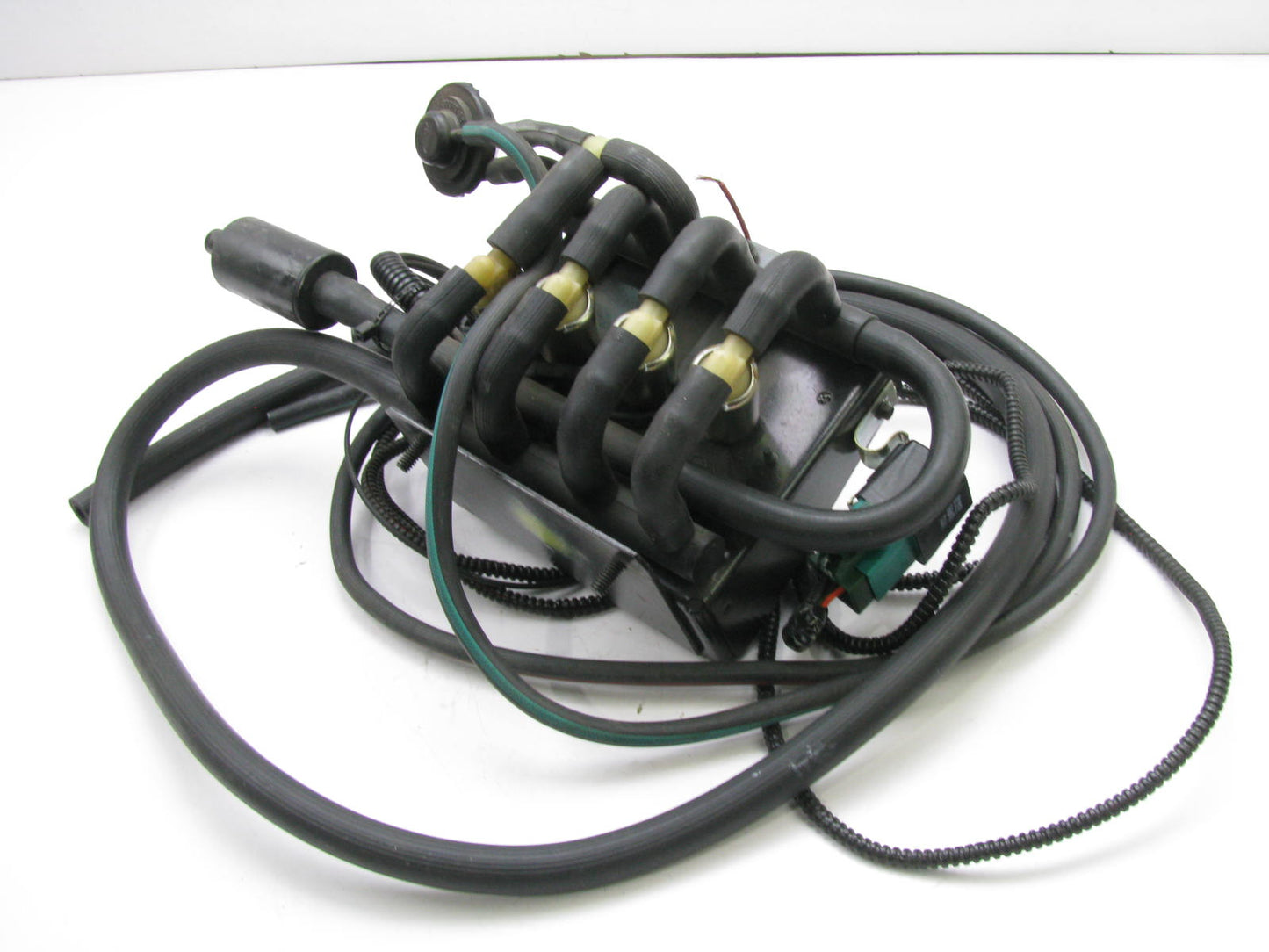 UNBOXED FORD E8UE-9F701-AA Carburetor Altitude Compensator Hose & Connector
