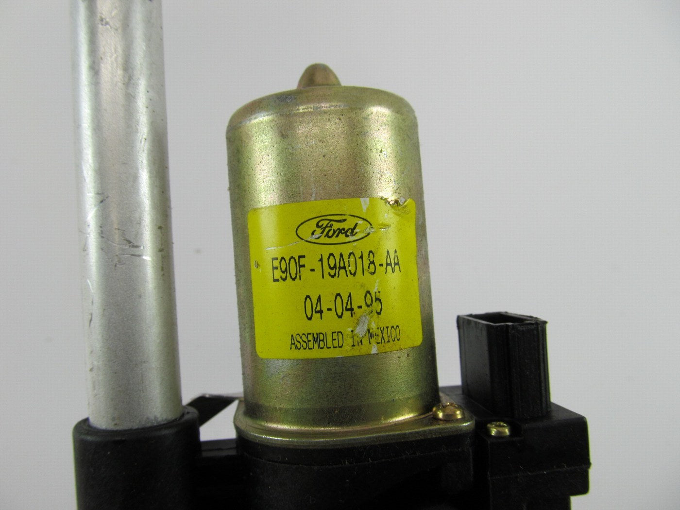 NEW - OUT OF BOX - OEM Ford E90F-19A018-AA Antenna 1989-94 Lincoln Continental
