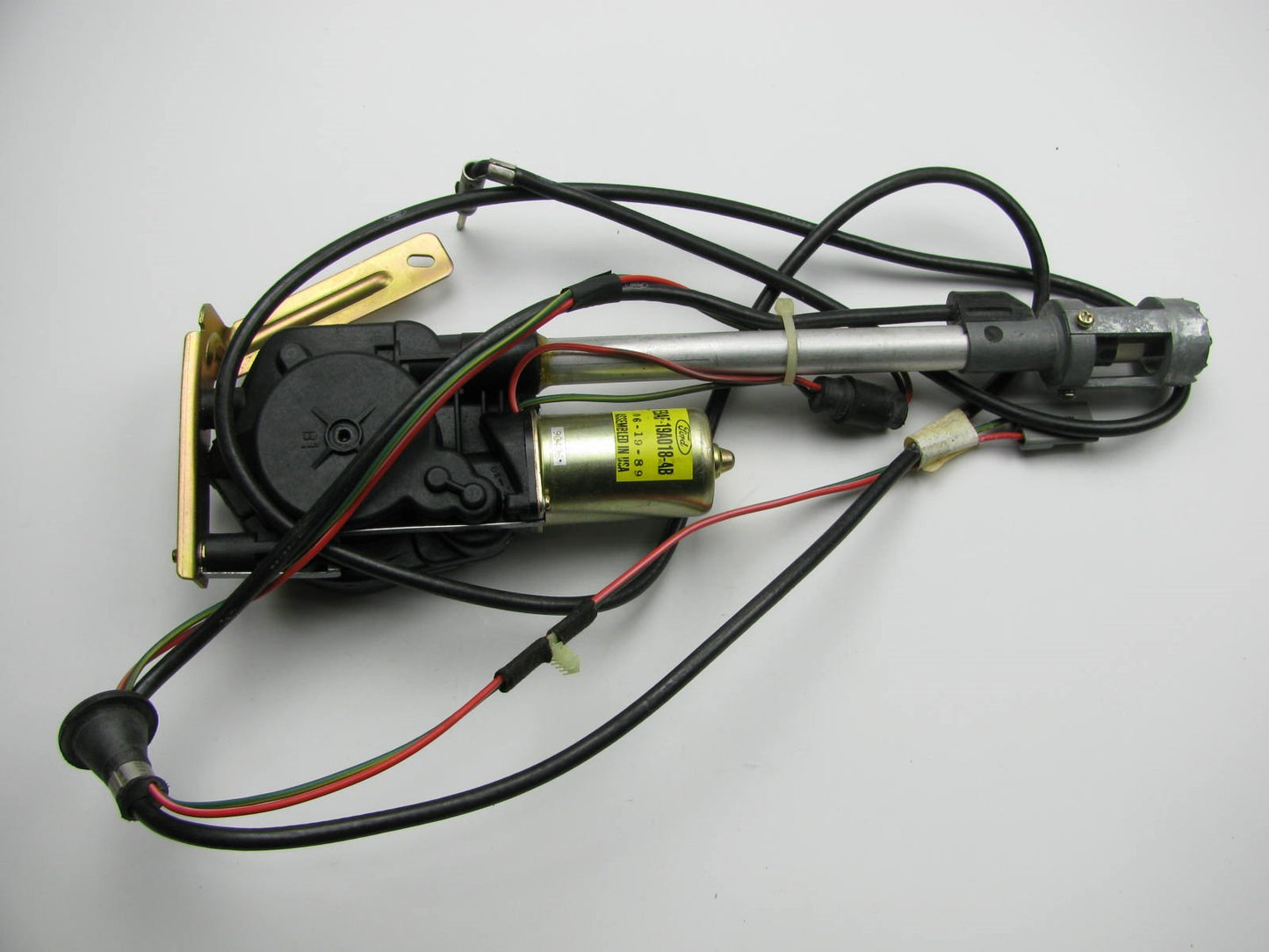 NEW OUT OF BOX OEM Ford Power Antenna - 88-91 LTD, Grand Marquis E9AF-19A018-AB