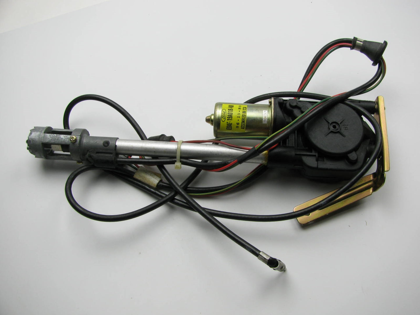 NEW OUT OF BOX OEM Ford Power Antenna - 88-91 LTD, Grand Marquis E9AF-19A018-AB