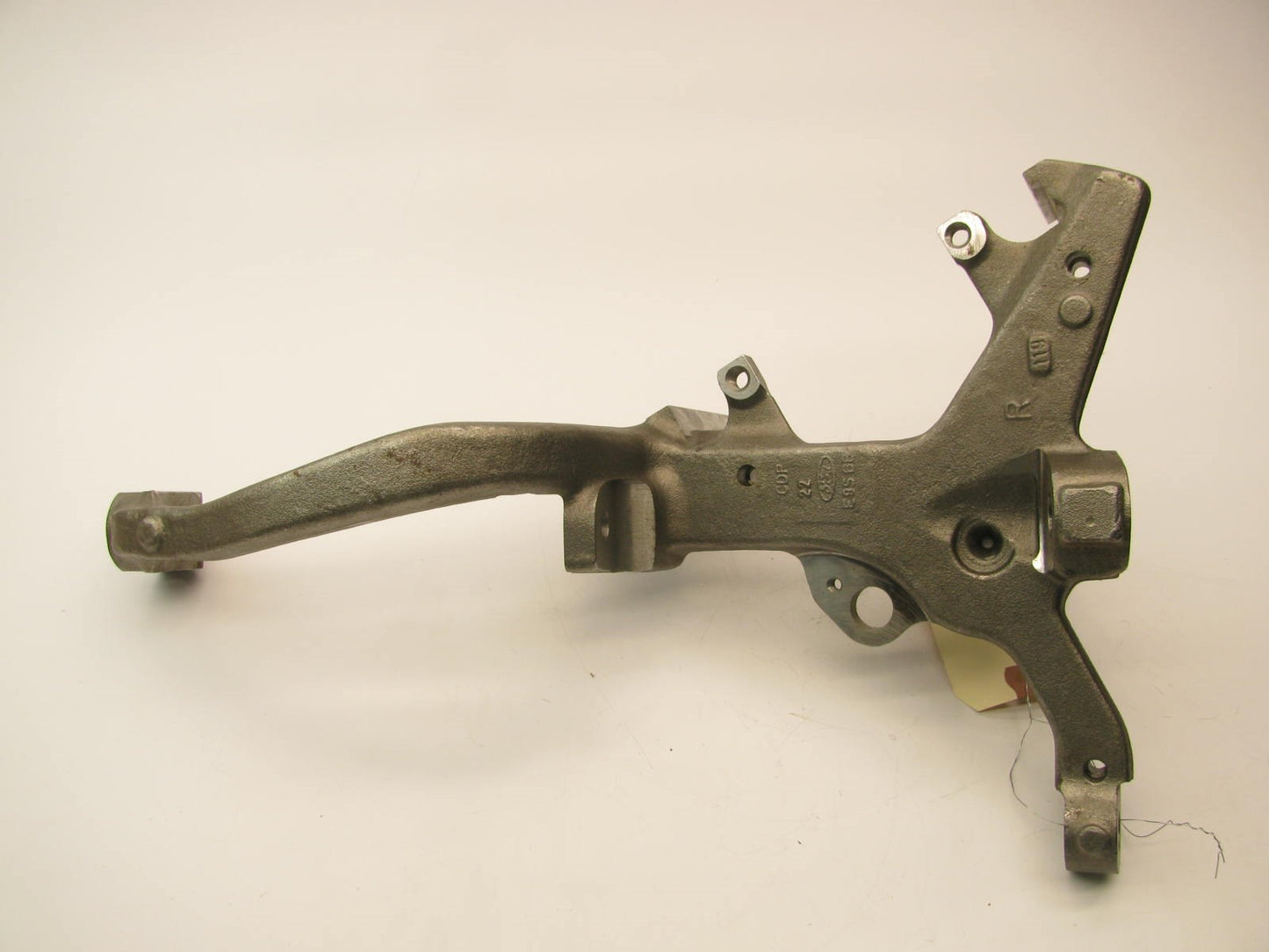 NEW OUT OF BOX OEM Ford RIGHT Steering Knuckle Spindle 89-92 Thunderbird, Cougar