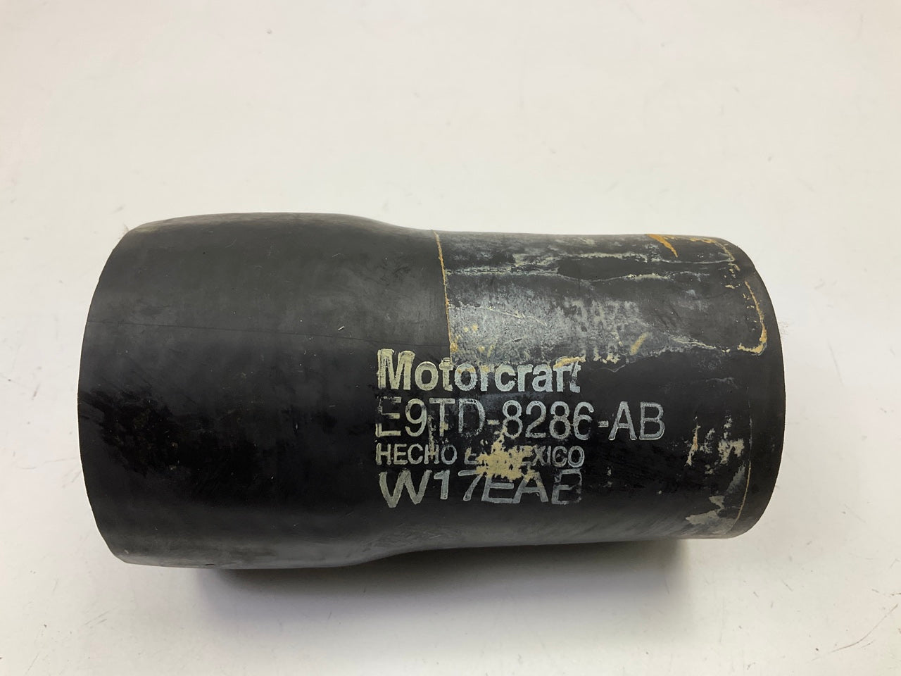 NEW - OUT OF BOX MOTORCRAFT E9TD-8286-AB LOWER Radiator Coolant Hose