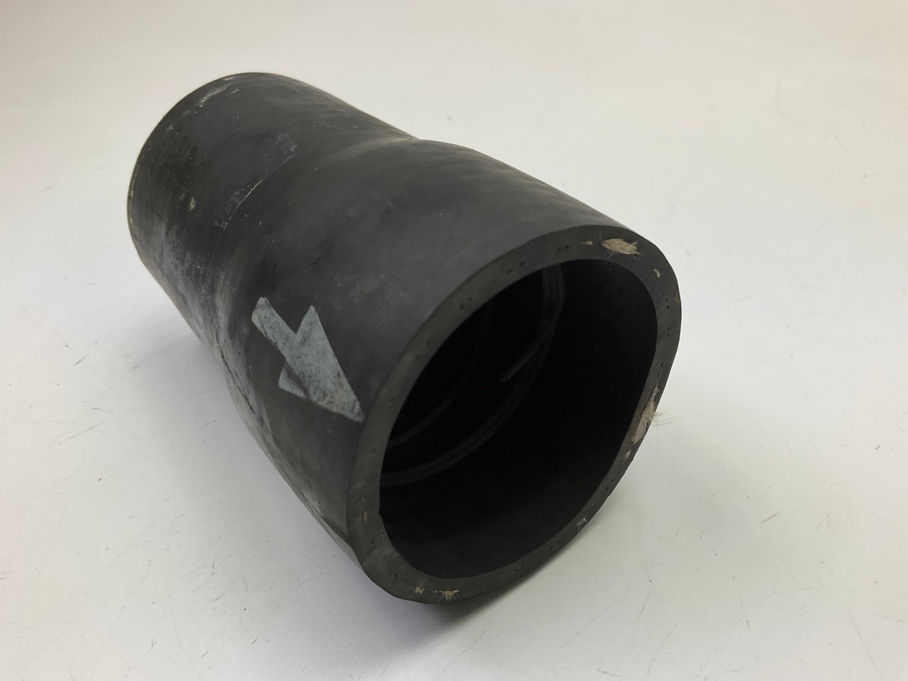 NEW - OUT OF BOX MOTORCRAFT E9TD-8286-AB LOWER Radiator Coolant Hose