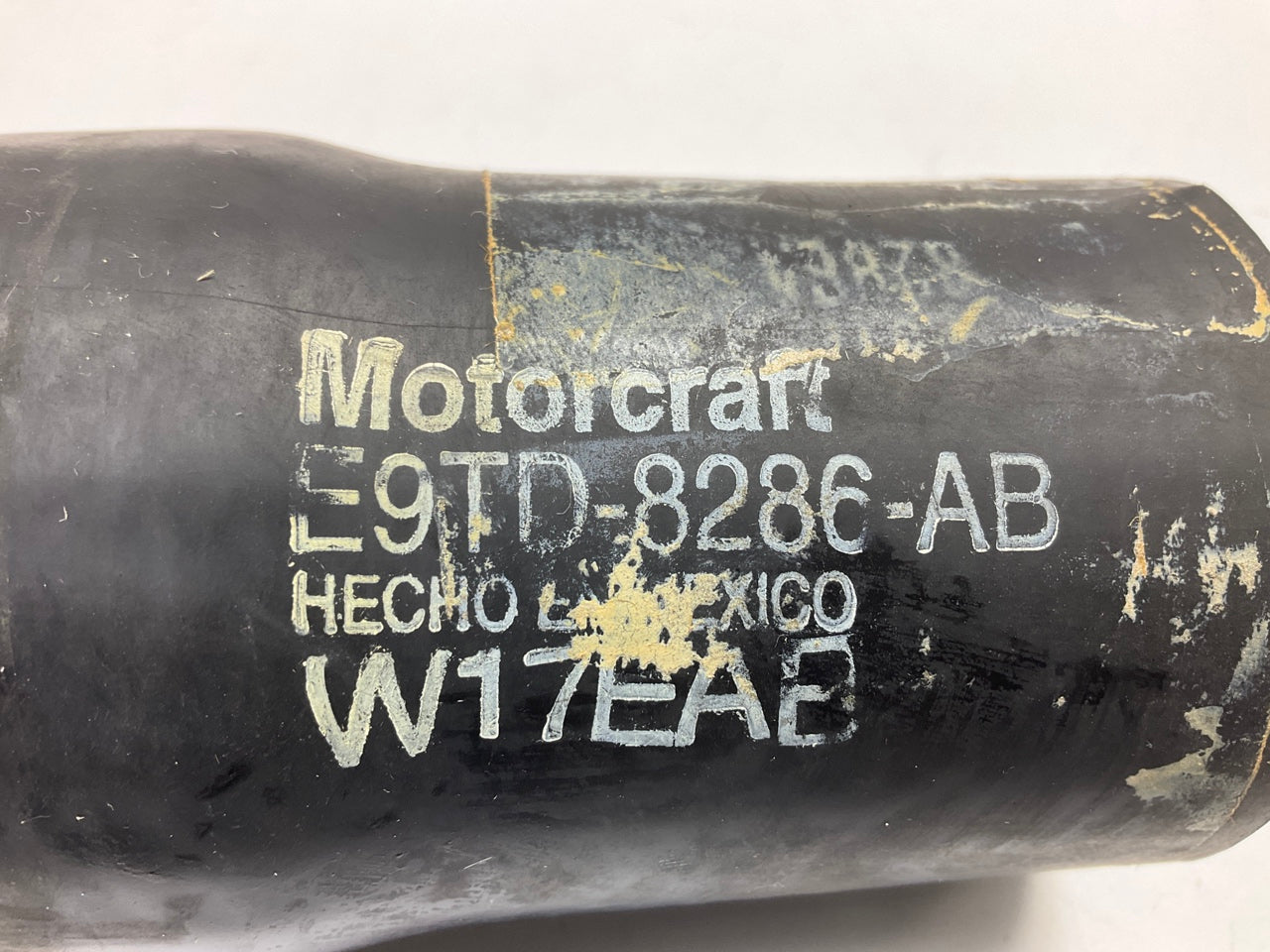 NEW - OUT OF BOX MOTORCRAFT E9TD-8286-AB LOWER Radiator Coolant Hose