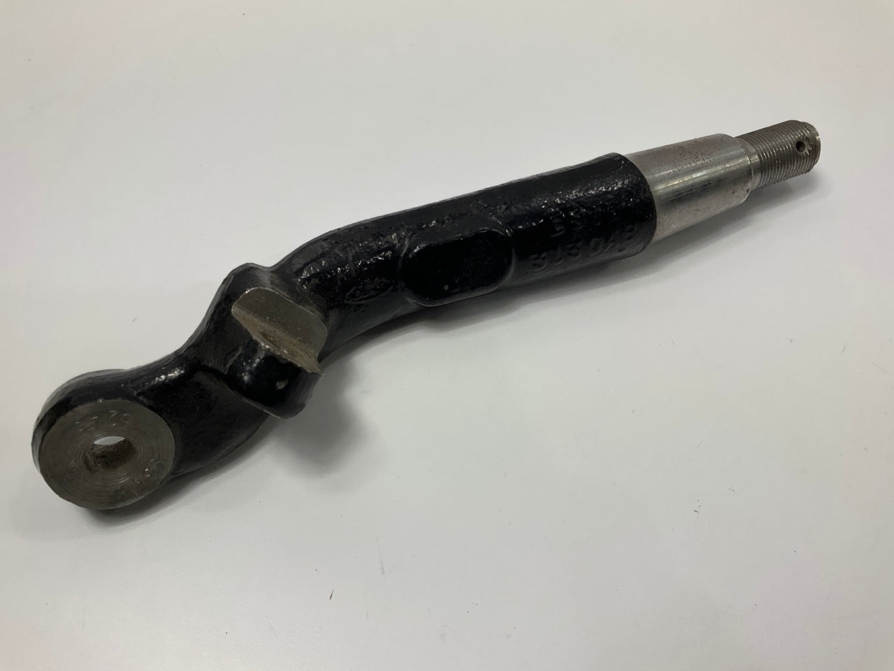 NEW UNBOXED E9TZ-3130-A Right Spindle Steering Arm 88-89 F-53 F-59 F-Super Duty