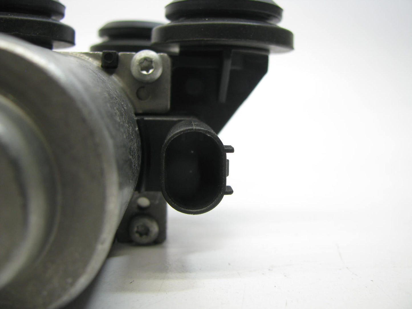 NEW - OUT OF BOX EHV106 HVAC Heater Control Valve For 1999-2006 BMW