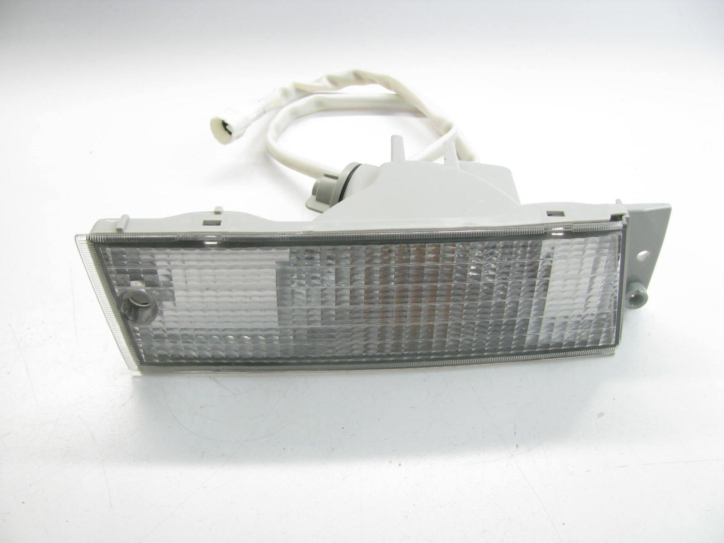 NEW - OUT OF BOX F02Z-13200-A Front Right Parking Lamp for 1990-1992 Ford Probe