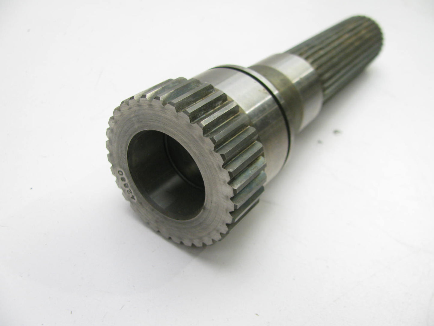 NEW - OEM Ford Dana 28 Spicer Transfer Case Rear Output Shaft 1990-1995 Aerostar