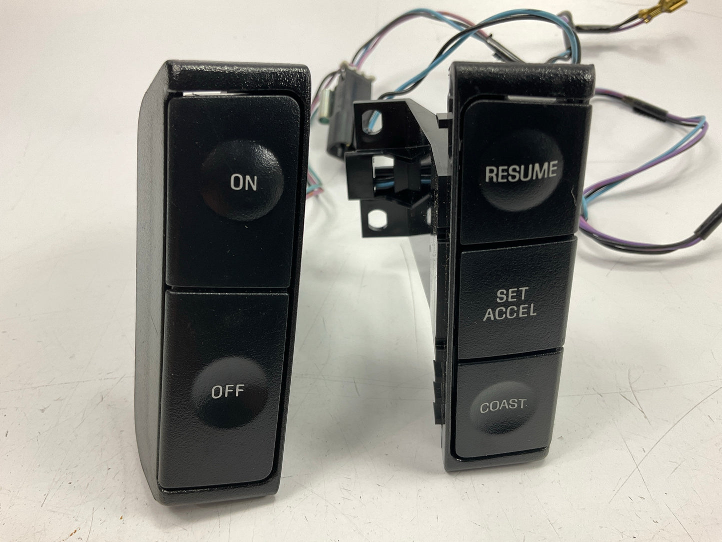 NEW - OUT OF BOX F0DC-9D780-AEW-BLACK Cruise Control Switch 90-93 Taurus & Sable