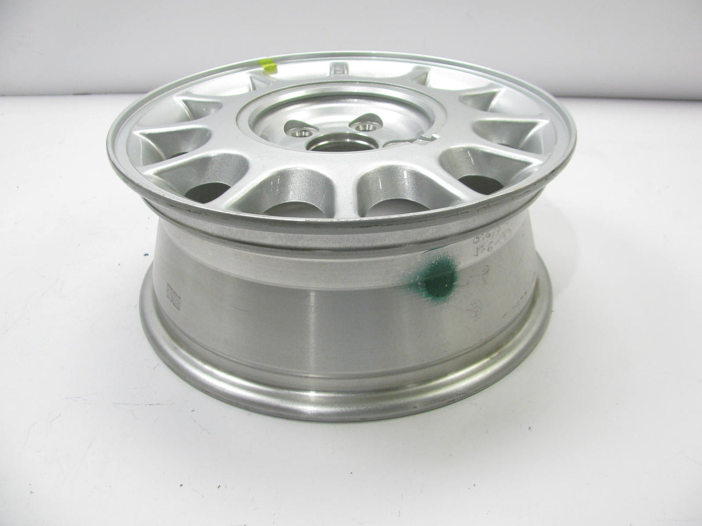 NEW OUT OF BOX - F1DC-1007-AA 15'' Painted Aluminum Wheel For 92-94 Taurus Sable