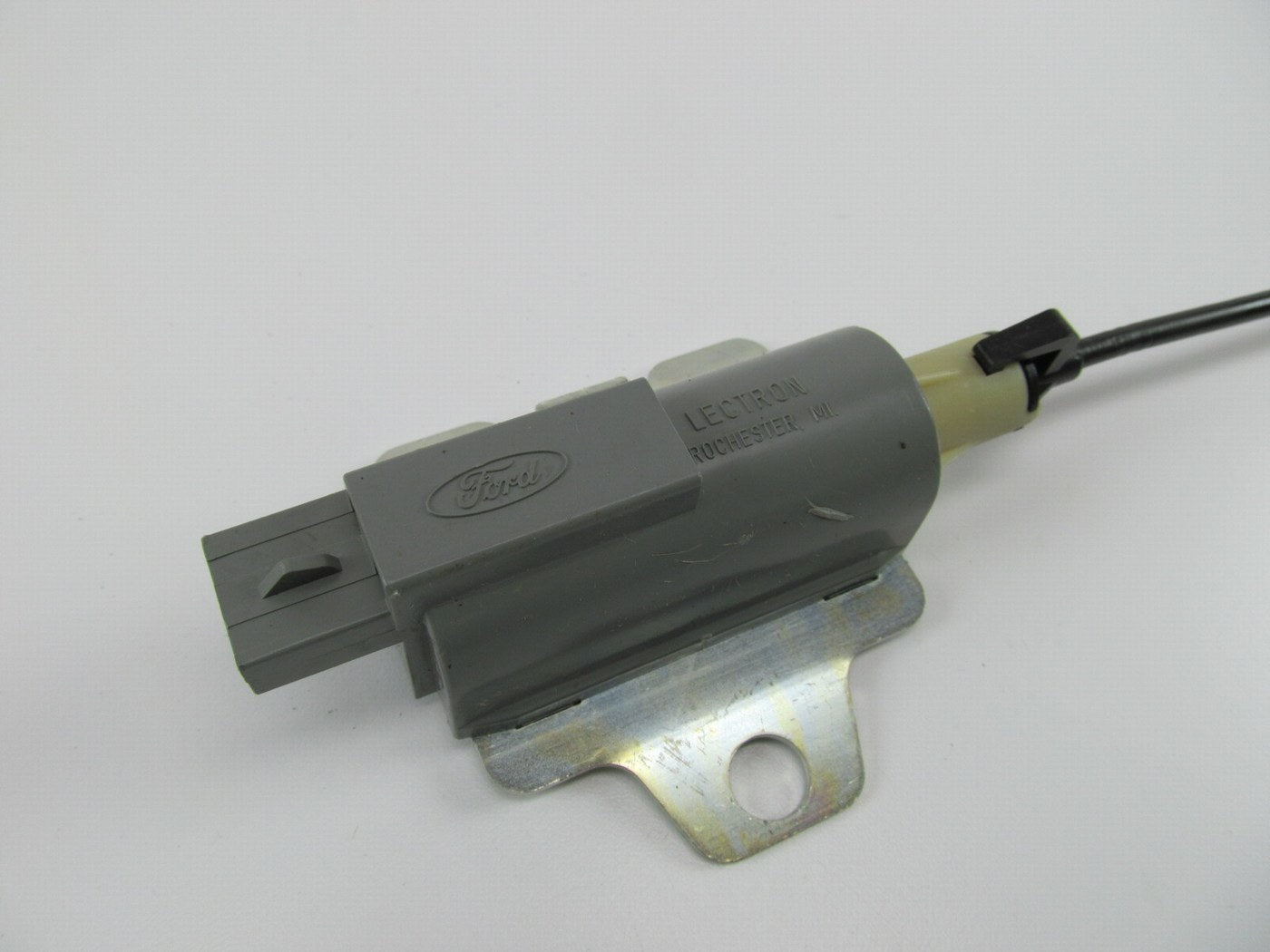 NEW - OUT OF BOX F1DZ-14030-A Fuel Door Remote Release Actuator 1986-1991 Taurus