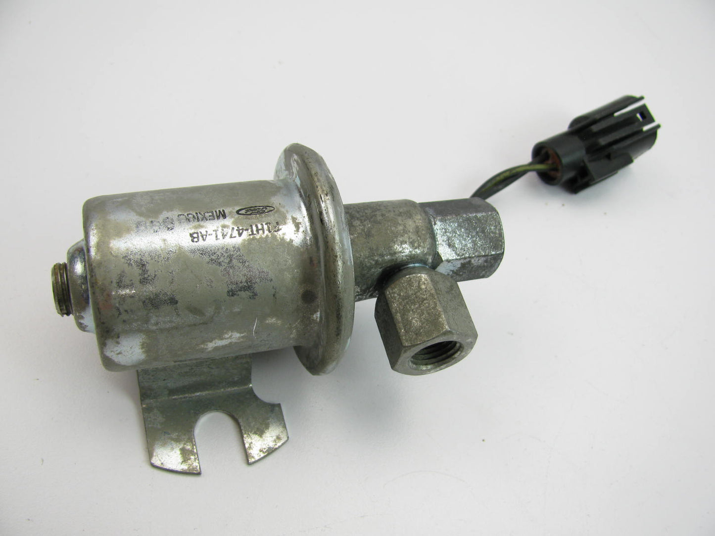 NEW OUT OF BOX Genuine OEM 1991-UP Ford HD Truck Rear Axle Valve F1HT-4741-AB
