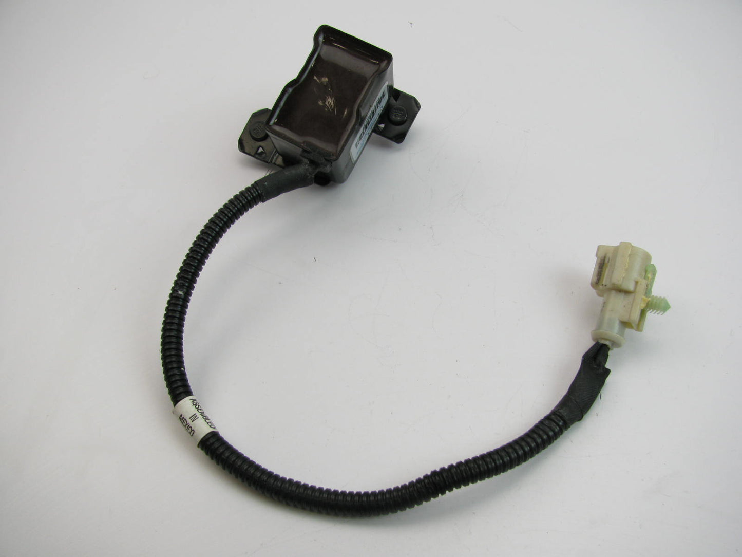 NEW - OUT OF BOX - OEM Ford F1OB-14B005-CB Front Left SRS Crash Sensor
