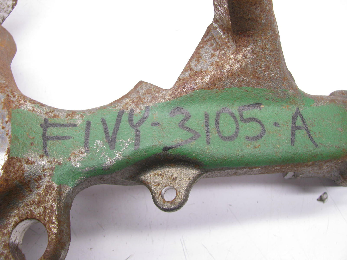 NEW - OUT OF BOX - OEM FORD F1VY-3105-A Front Right Steering Knuckle
