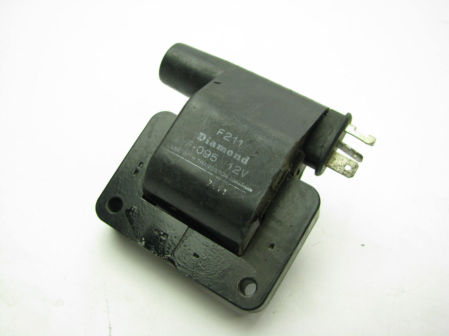 NEW - OUT OF BOX - Genuine OEM Diamond F211 Ignition Coil
