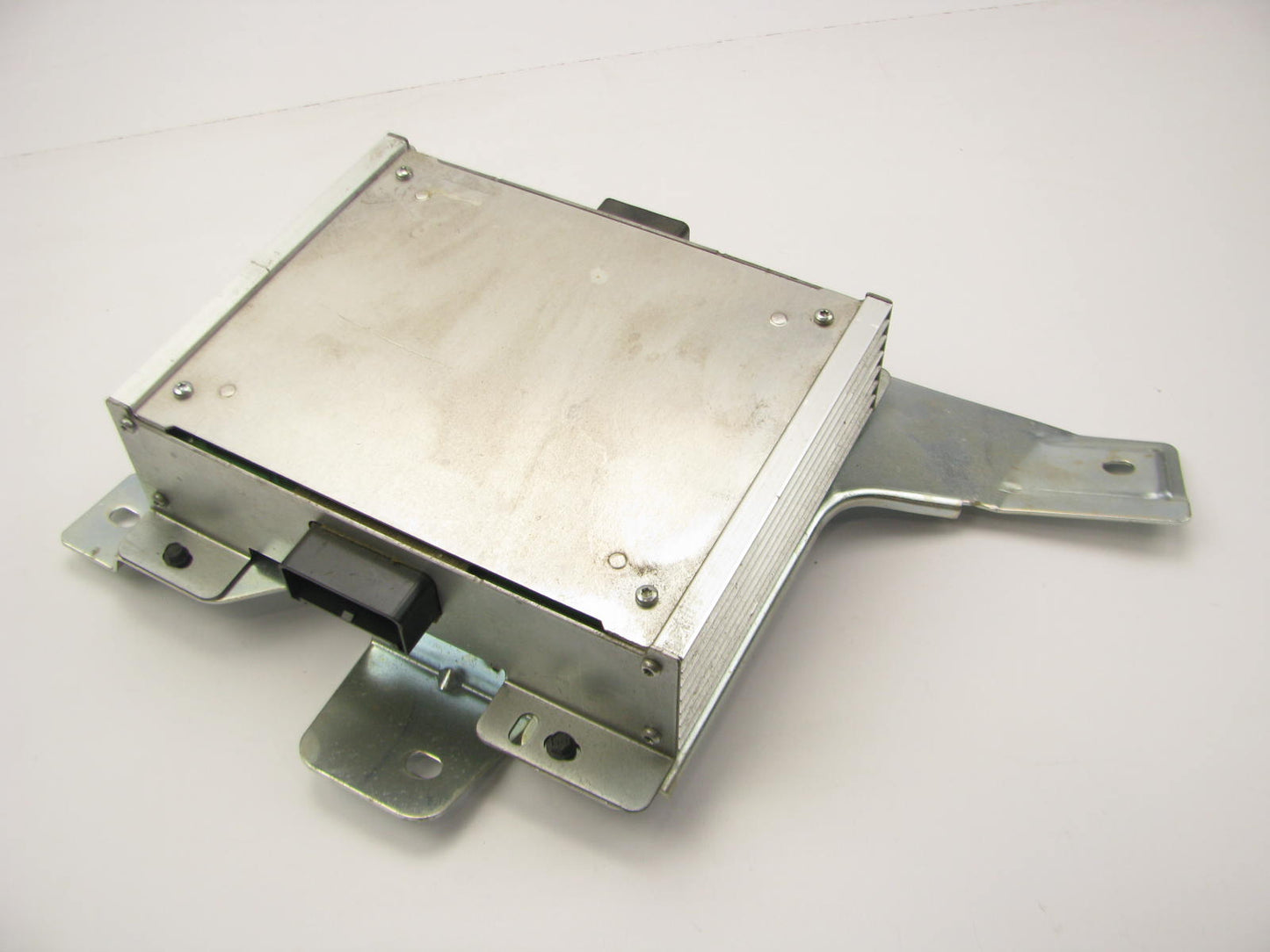 NEW - OUT OF BOX - Genuine OEM Ford F27F-18T806-AA Factory Radio Amp Amplifier