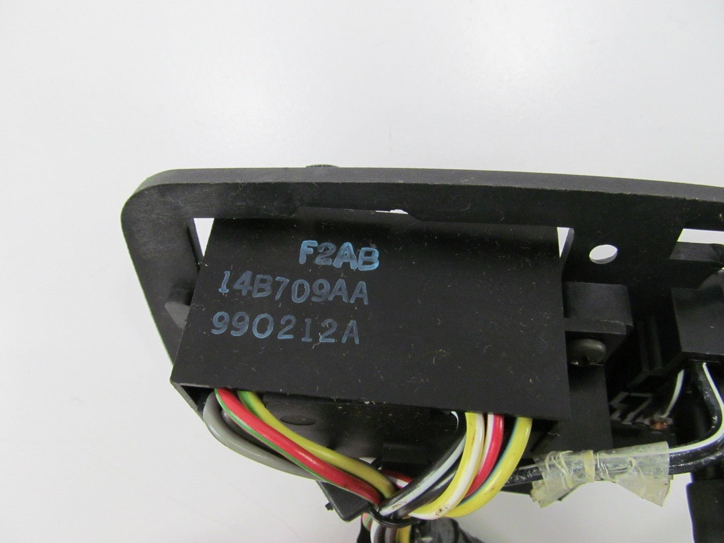 NEW - OUT OF BOX - 1992-1994 Crown Victoria Right Passengers Seat Adjust Switch