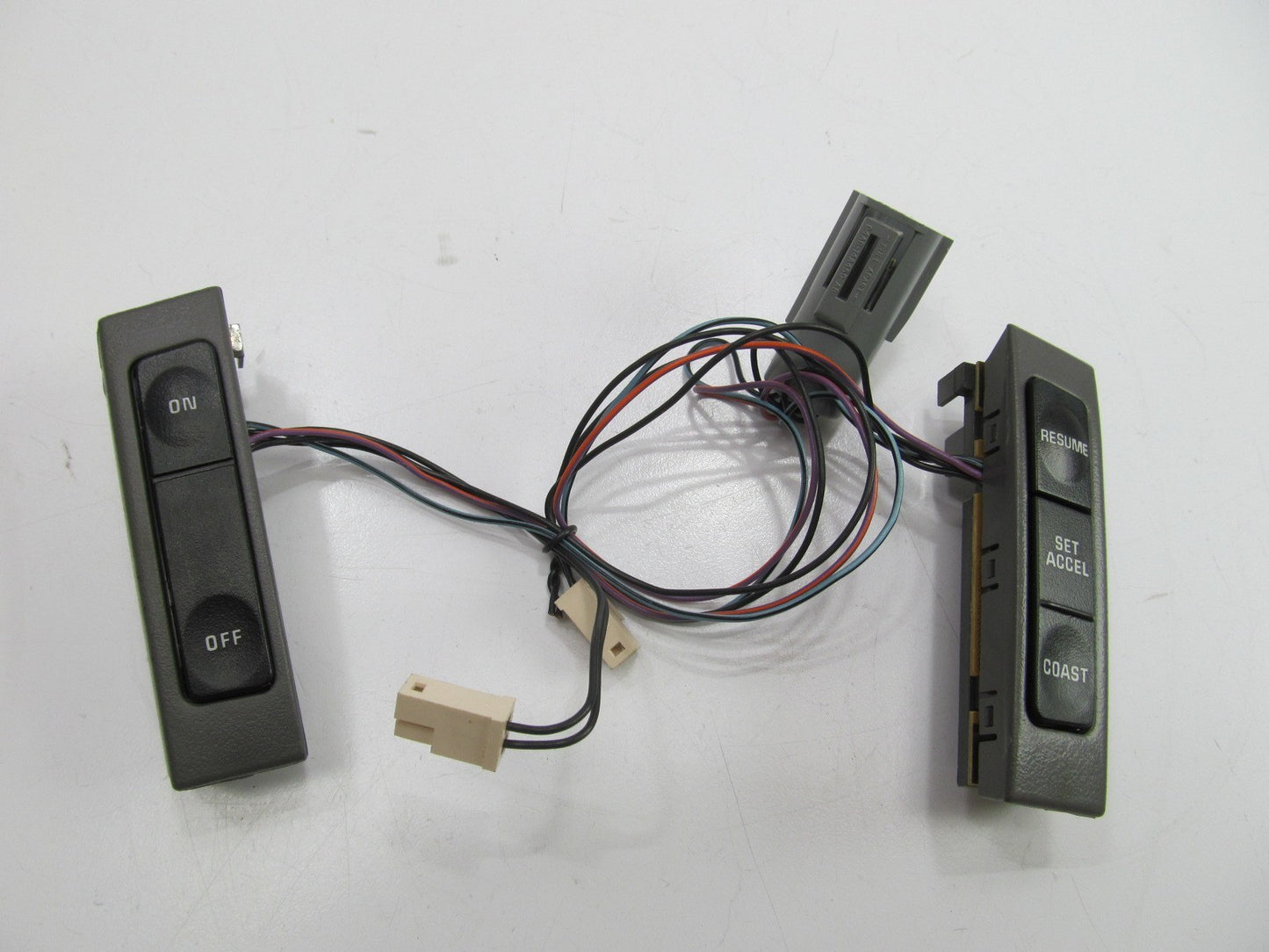 UNBOXED FORD F2AZ-9C888-CA Cruise Control Switch (GRAY') 1992-95 Crown Victoria
