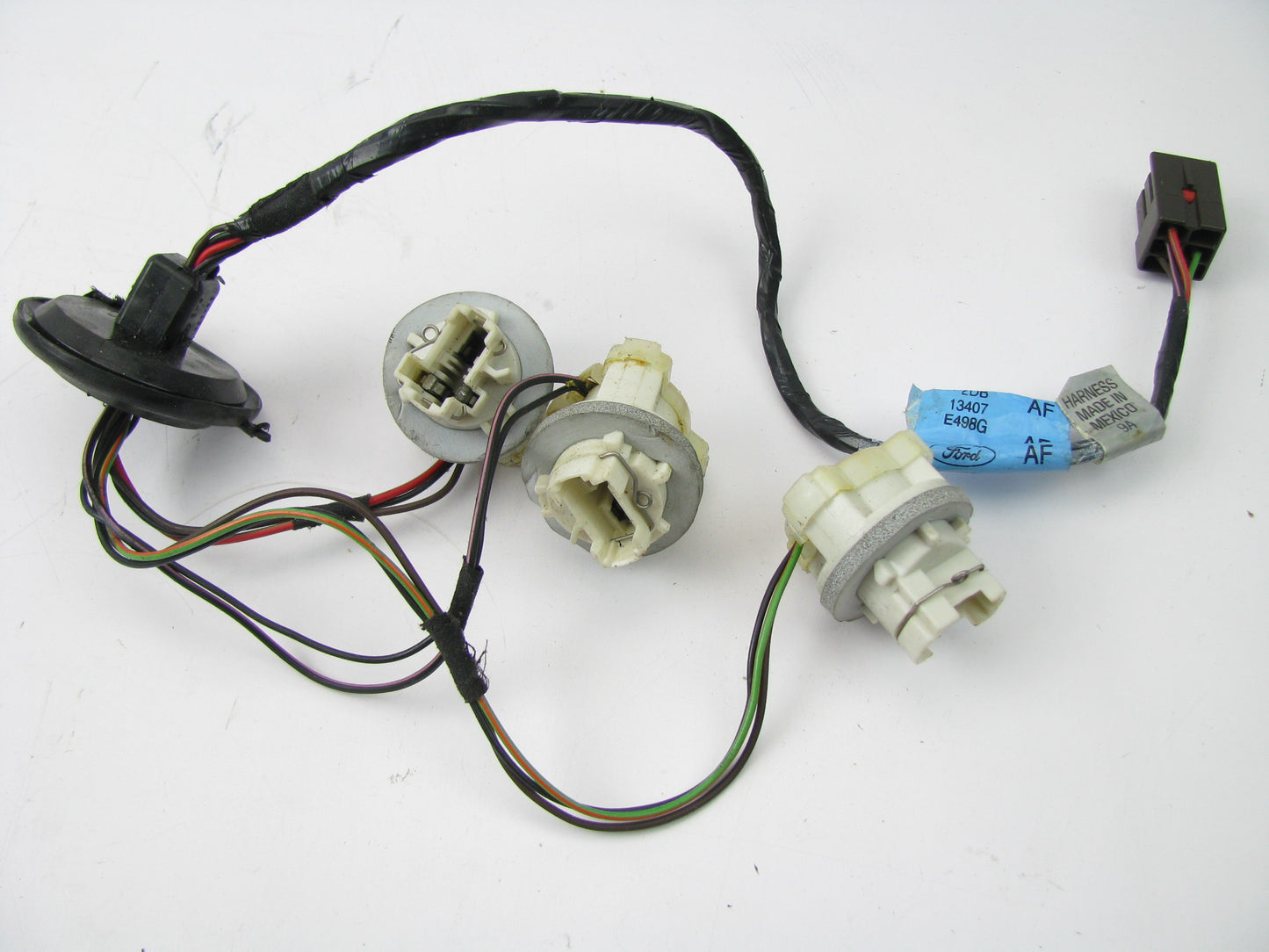 NEW - OUT OF BOX FORD F2DB-13407-AF Rear Tail Lamp Socket & Wire 1992-95 Taurus